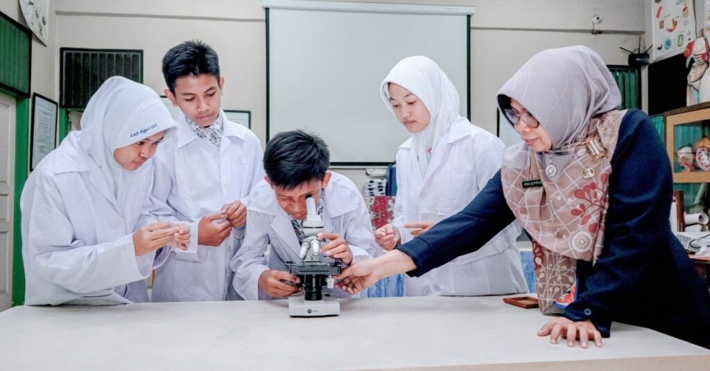 Laboratorium SMPN 157 Jakarta